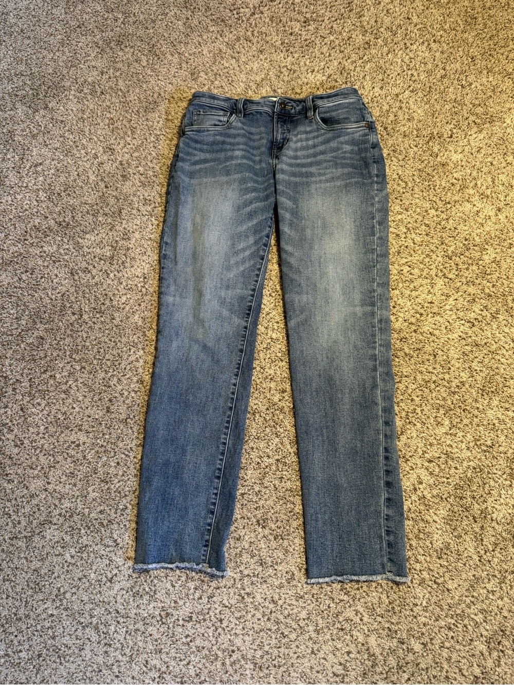 Carve Designs Cropped Organic Cotton/Spandex Jeans in Medium Blue - 2